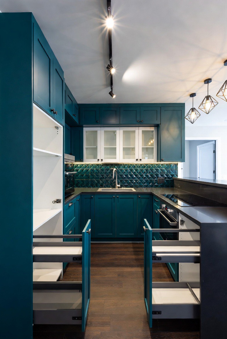 Teal shaker kitchen — Re:Room